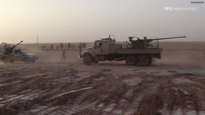 Lực lượng SDF tiến công trên chiến trường Deir Ezzor. Ảnh minh họa video South Front