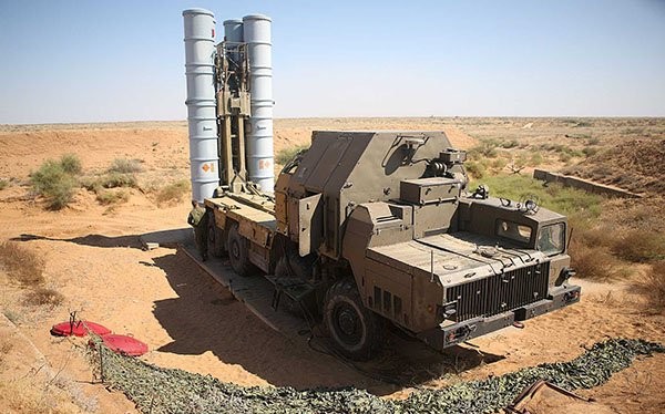Hệ thống tên lửa S-300 trên chiến trường Syria. Ảnh minh họa Rusian Gazeta