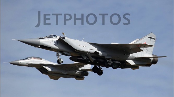 Ảnh máy bay tiêm kích tầm xa MiG-31D mang tên lửa chống vệ tinh trên tài khoản Twitter Ivan O'Gilvi.
