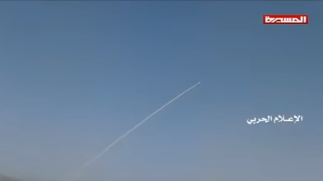 Tiểu đoàn tên lửa Yemen thuộc Houthi phóng tên lửa dẫn đường Badir-1P. Ảnh minh họa: South Front.