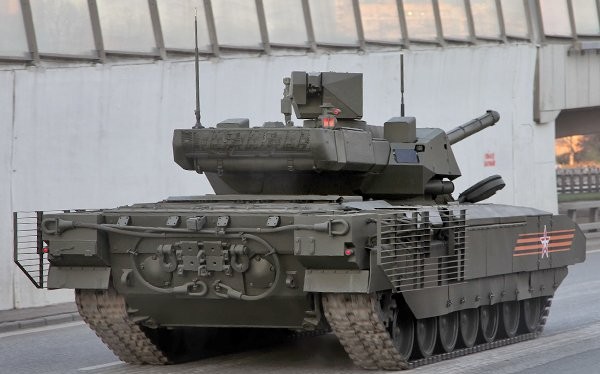 Xe tăng T-14 Armata trong lễ Diễu hành mừng chiến thắng tại Quảng trường Đỏ. Ảnh: Bộ quốc phòng Nga.