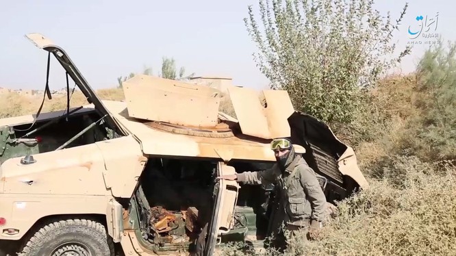 Lực lượng khủng bố chiếm xe thiết giáp của người Kurd. Ảnh: South Front.