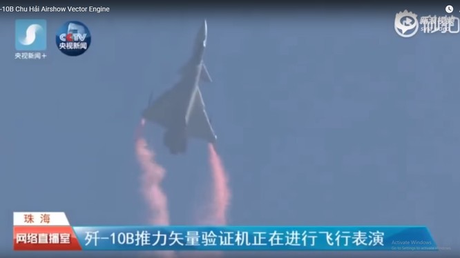 Máy bay tiêm kích J-10B TVC Trung Quốc trình diễn kỹ thuật siêu cơ động với động cơ lực đẩy vectơ.