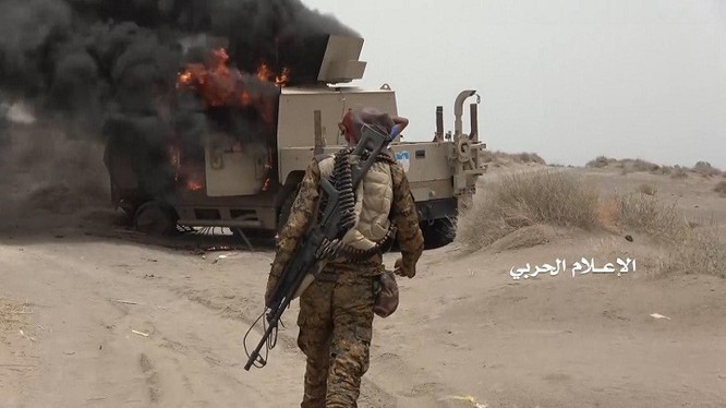 Chiên binh Houthi hủy diệt xe chiến đấu của Ả rập Xê-út. Ảnh minh họa: Masdar News.