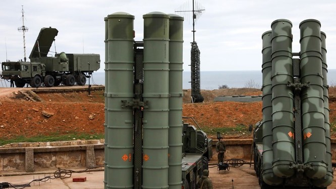 Hệ thống tên lửa phòng không S-400 trên chiến trường Syria. Ảnh minh họa Rusian Gazeta