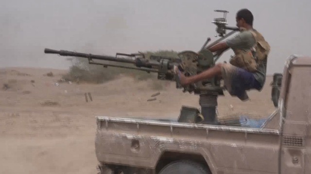Các chiến binh Yemeni do Ả rập Xê út hậu thuẫn tấn công về hướng thành phố cảng Hodeidah. Ảnh minh họa video