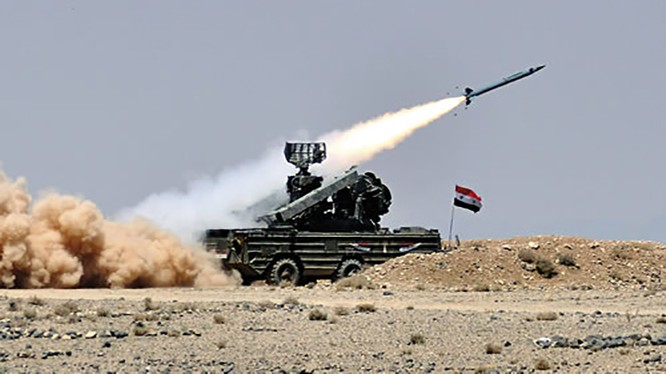 Một tổ hợp tên lửa phòng không Syria phóng đạn. Ảnh minh họa: Masdar News.