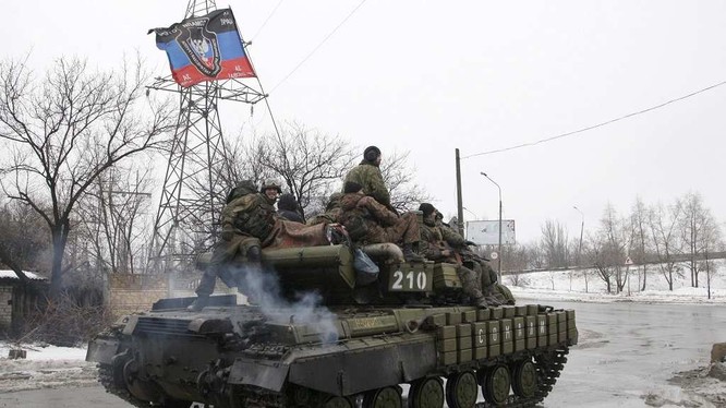 Xe tăng lực lượng dân quân Donetsk sẵn sàng chiến đấu. Ảnh minh họa: Rusvesna.