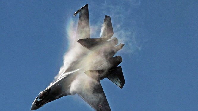 Máy bay tiêm kích chiếm ưu thế trên không Su-35. Ảnh minh họa Rusian Gazeta