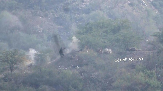 Chiến binh Houthi tấn công trên chiến trường Ả rập Xê-út.