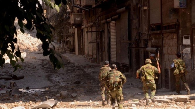 Binh sĩ quân đội Syria, tấn công trên chiến trường ngoại ô Damascus. Ảnh minh họa: Masdar News.