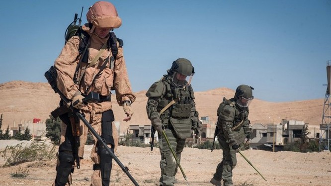 Chiến sĩ công binh, sử dụng khung xương trợ lực EO-1 trên chiến trường Syria.