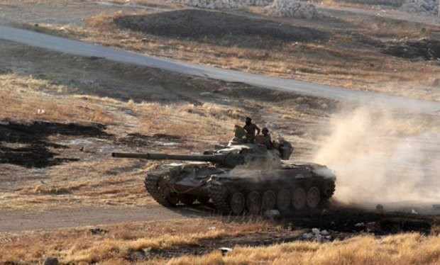 Xe tăng quân đội Syria trên chiến trường miền bắc Hama. Ảnh minh họa: Masdar News.
