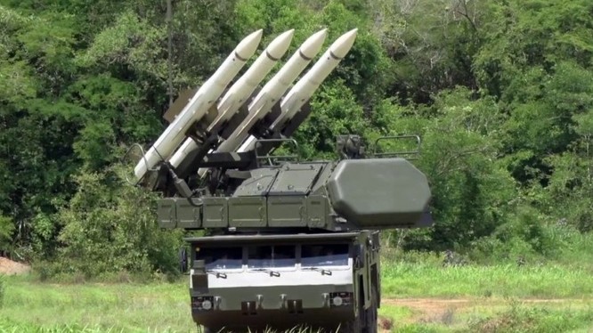 Tổ hợp tên lửa phòng không Buk-M2E Venezuela.