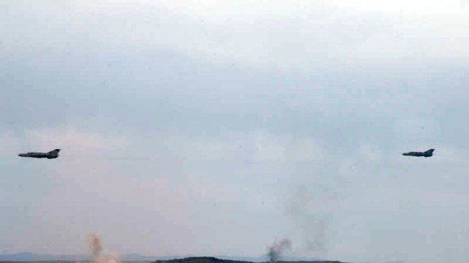 Không quân Syria không kích trên sa mạc Damascus. Ảnh minh họa: South Front.