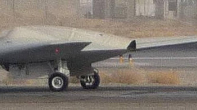 Hacker Iran chiếm quyền điều quyển của UAV tàng hình RQ-170 năm 2011.