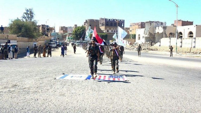 Các chiến binh phong trào Houthi trong thành phố cảng al-Hudaydah, phía tây Yemen.