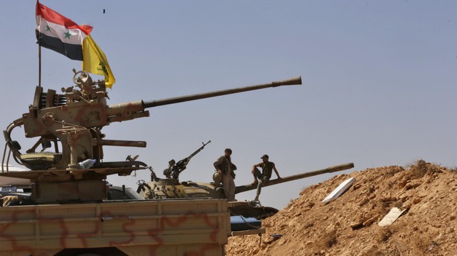 Binh sĩ Syria và Hezbollah trên chiến trường sa mạc tỉnh Homs, Deir Ezzor. Ảnh minh họa: South Front.