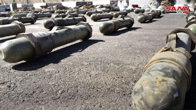 Vũ khí trang bị do quân đội Syria thu giữ được trên vùng ngoại ô Damascus. Ảnh: SANA.