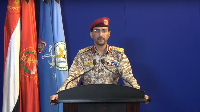 Phát ngôn viên lực lượng kháng chiến Yemen, thiếu tướng Yahya Sari thông báo về chiến thắng của Houthi. Ảnh South Front