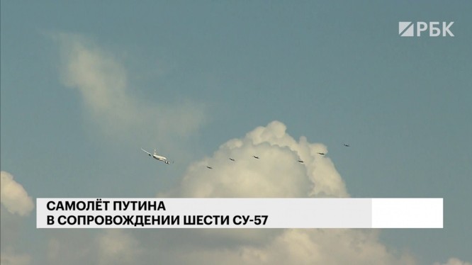 6 chiếc Su-57 Nga bay hộ tống chuyên cơ V.Putin. Ảnh RBK