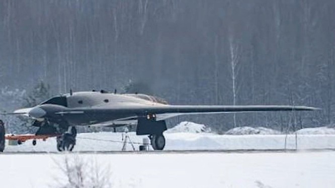 Chiếc máy bay không người lái tấn công hạng nặng Okhotnik. Ảnh minh họa Russian Gazeta