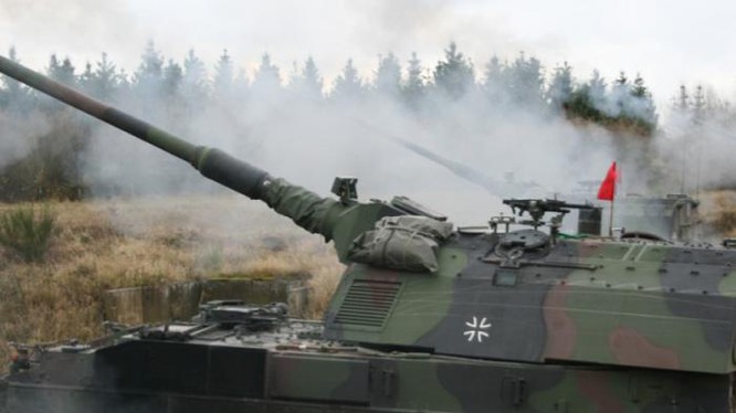 Pháo tự hành PzH 2000 của Đức ở Ukraine (Ảnh: BILD)
