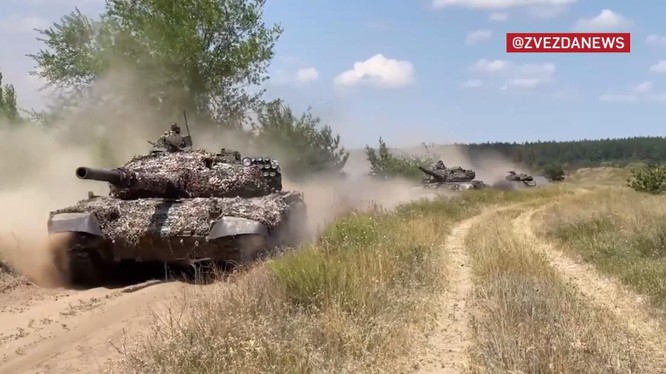 Trung đội xe tăng dân quân Luhansk tấn công. Ảnh video TV Zvezda.