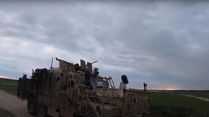 Quân đội Ukraine sử dụng xe bọc thép Wolfhound Anh. Ảnh mil.in.ua