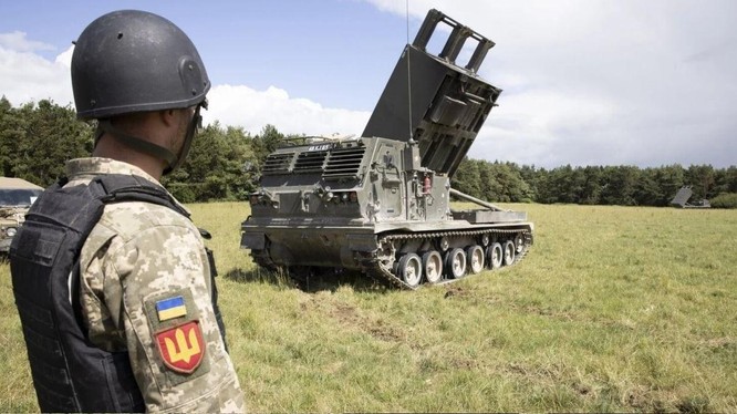 Pháo phản lực - tên lửa M270 quân đội Ukraine. Ảnh Military Ukraine