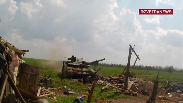Quân đội Nga giành quyền kiểm soát àng Blagodatnoye trên hướng Nikolaevsky. Ảnh video TV Zvezda.
