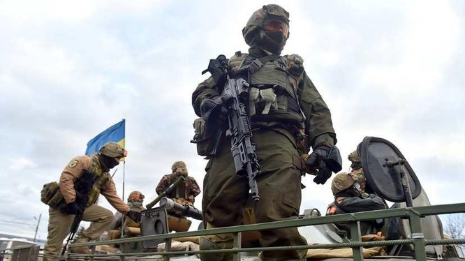 Quân Ukraine tiến vào thị trấn Balakleya. Ảnh Molitary Ukraine