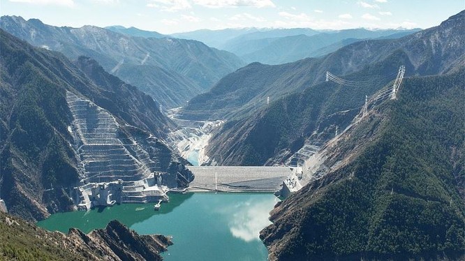 Cụm nhà máy thủy điện - Quang điện tử lớn nhất thế giới của Trung Quốc. Ảnh CGTN