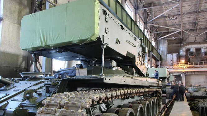 Pháo phản lực nhiệt áp TOS-1A bàn giao cho quân đội Nga. Ảnh Military Leak
