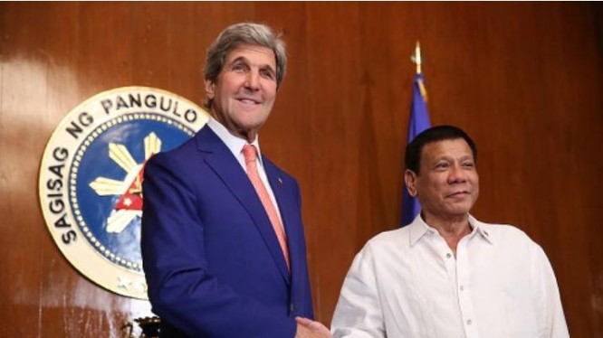 Ngày 27/7/2016, Tổng thống Philippines Rodrigo Duterte tiếp Ngoại trưởng Mỹ John Kerry.