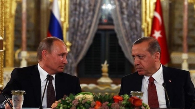 Tổng thống Nga Vladimir Putin và Tổng thống Thổ Nhĩ Kỳ Recep Tayyip Erdogan. Ảnh: adanzyegazete