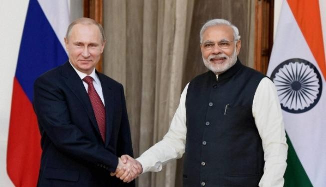 Tổng thống Nga Vladimir Putin và Thủ tướng Ấn Độ Narendra Modi. Ảnh: Times Of Oman