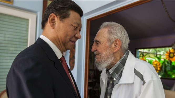 Chủ tịch Trung Quốc Tập Cận Bình đến thăm lãnh tụ Cuba Fidel Castro. Ảnh: Sputnik News