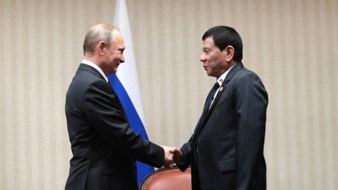 Ngày 20/11/2016, Tổng thống Nga Vladimir Putin và Tổng thống Philippines Rodrigo Duterte gặp gỡ bên lề Hội nghị Cấp cap APEC tại Peru. Ảnh: Inquirer Global Nation