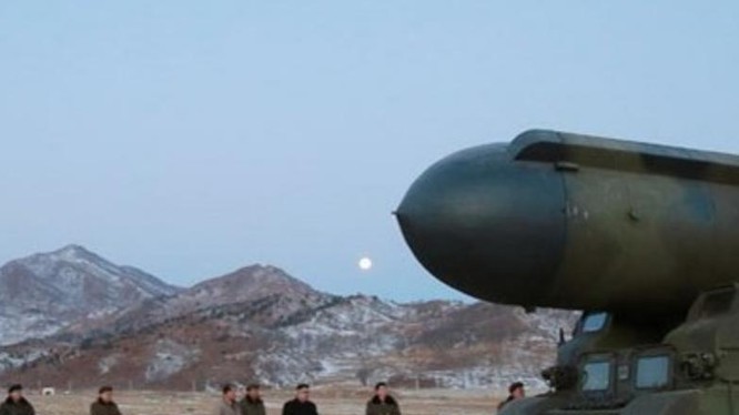 Ngày 12 tháng 2 năm 2017, Triều Tiên phóng tên lửa đạn đạo tầm trung Pukguksong-2. Ảnh: ifeng