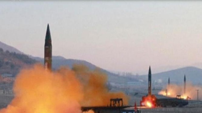 Ngày 6/3/2017, Triều Tiên phóng 4 quả tên lửa đạn đạo về biển Nhật Bản. Ảnh: Đài truyền hình KRT Triều Tiên