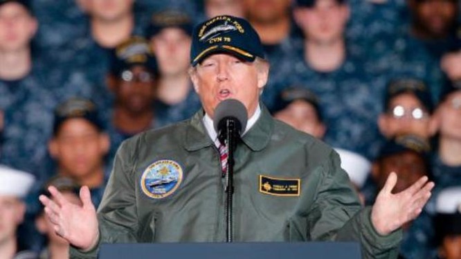 Tổng thống Mỹ Donald Trump phát biểu trên tàu sân bay USS Gerald Ford. Ảnh: Cankao
