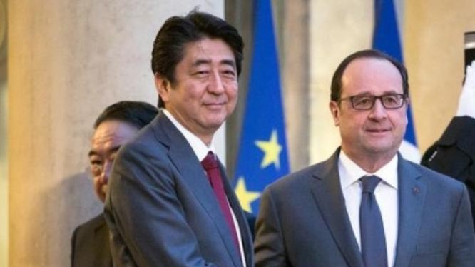 Ngày 20/3/2017, Thủ tướng Nhật Bản Shinzo Abe tiến hành hội đàm với Tổng thống Pháp Francois Hollande ở Paris, Pháp. Ảnh: Tân Hoa xã