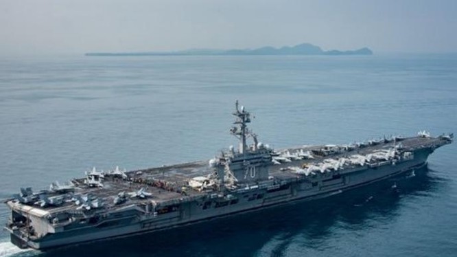 Tàu sân bay động cơ hạt nhân USS Carl Vinson ở eo biển Sunda ngày 15/4/2017. Ảnh: New York Times