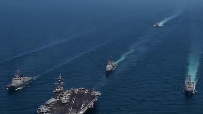 Cụm tấn công tàu sân bay USS Carl Vinson và tàu khu trục Hàn Quốc. Ảnh: RT