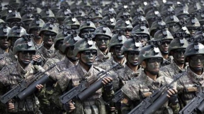 Khối lực lượng đặc nhiệm Quân đội Triều Tiên cầm súng trường Type 98 do Triều Tiên tự sản xuất. Ảnh: Cankao