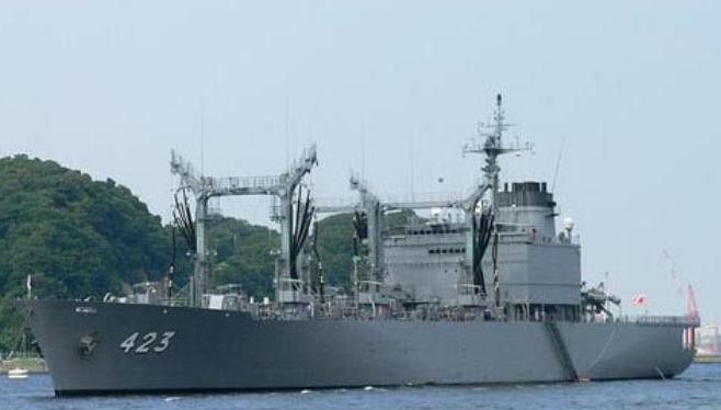 Tàu tiếp tế Tokiwa của Lực lượng Phòng vệ Biển Nhật Bản. Ảnh: Cankao.