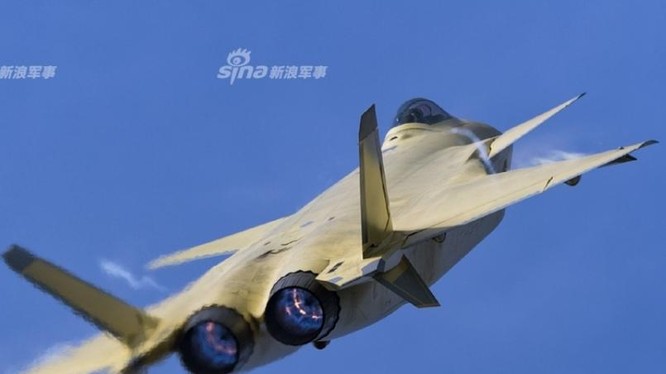 Máy bay chiến đấu J-20 Trung Quốc. Ảnh: Sina.
