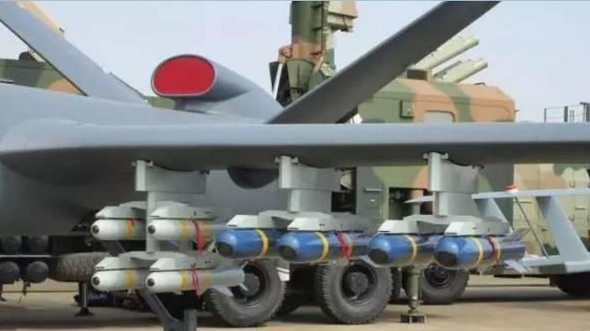 Tên lửa AR-1 màu xanh và tên lửa AR-2 màu trắng của Trung Quốc. Ảnh: IFeng.