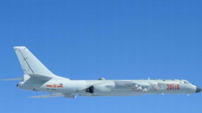 Máy bay ném bom H-6K Trung Quốc. Ảnh: UDN. 